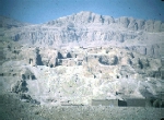 Sheikh abd el-Gurna with tombs of Rây and Ahmose (click to open)